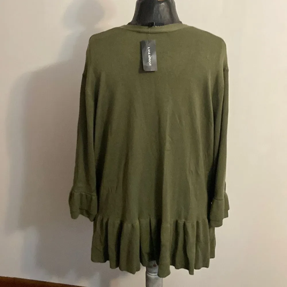 Lane Bryant Green VNeck, pleated hem bottom, flutter sleeves sweater, size 22/24